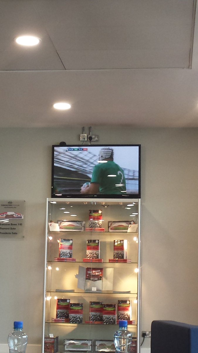wellnicepops's tweet photo. At @thomondstadium watching #IreVsWales. ......In the lobby 😉 #COYBIG @WAPFireland https://t.co/4VFtkDfpvU