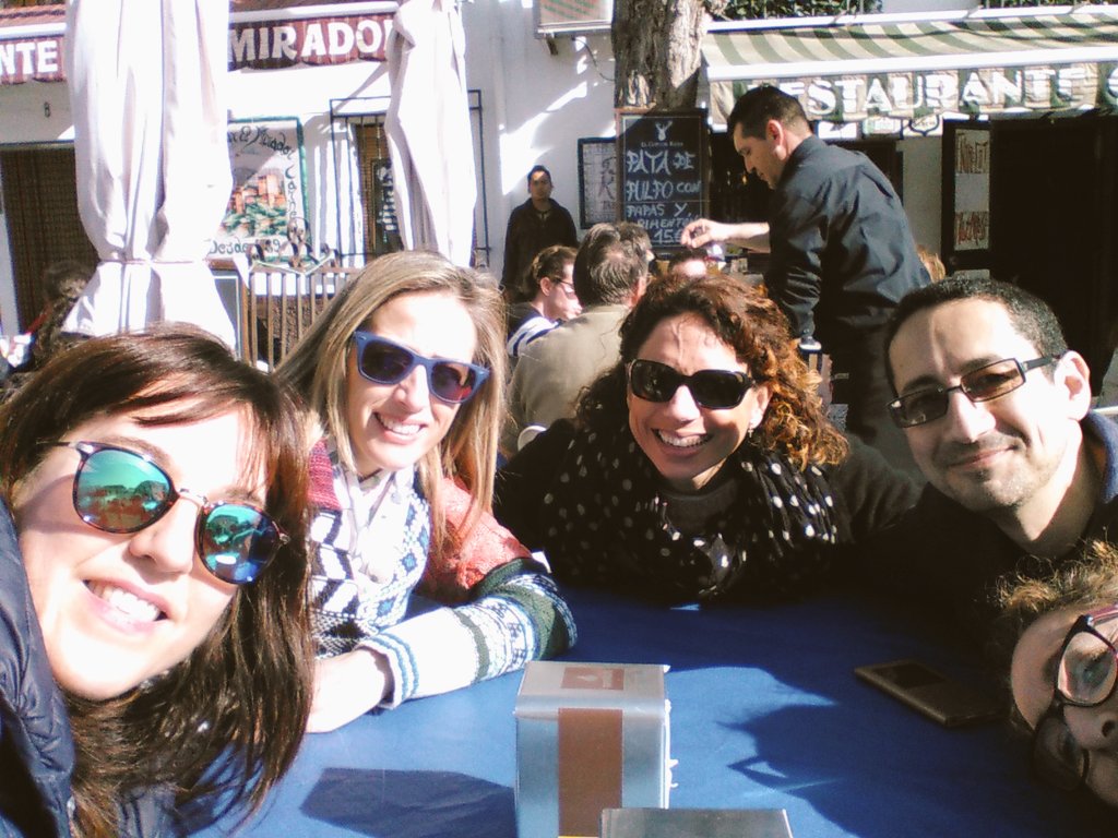 mjrubia's tweet photo. Genial cierre!!! RT @carmencaparros: Rematando el #openatarfe como es debido #eabe16 @trinukilla @RosaTitos @Anisyu https://t.co/rd58BENWtE
