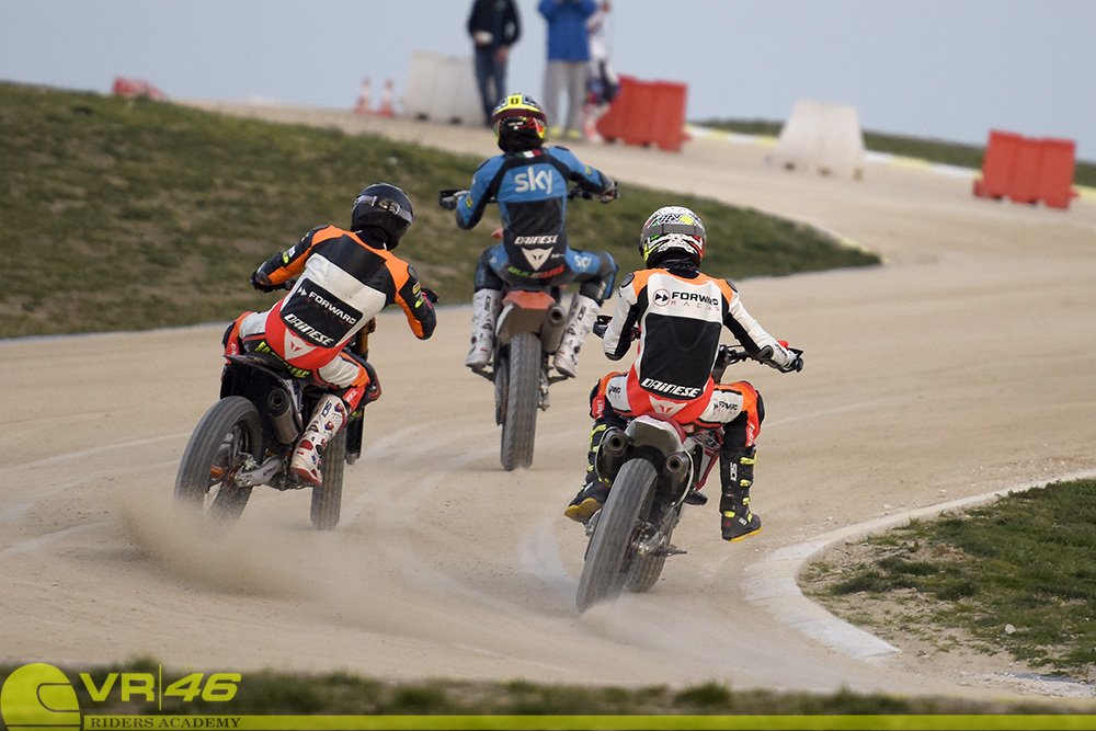 VRRidersAcademy's tweet photo. Lotta fino all'ultima curva tra @Luca_Marini_97 @lorybalda7 e @nbulega ieri al Ranch 💪🏻 https://t.co/4x45kKEFWy