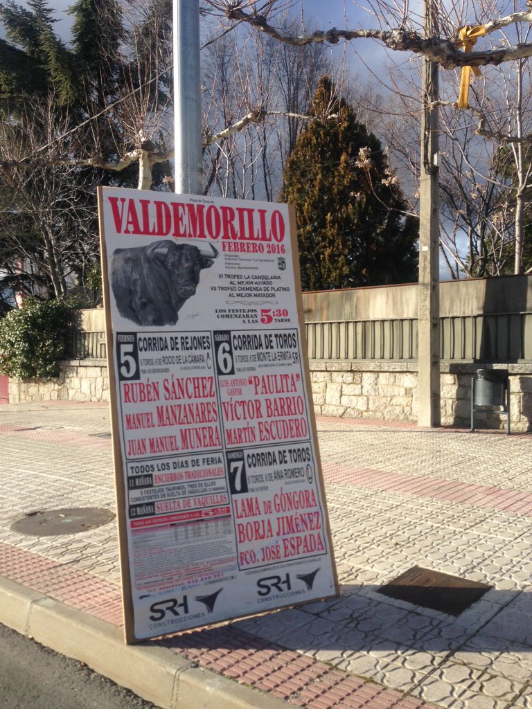 TomasEntero's tweet photo. 17:30 empieza la corrida, ayer había público en la taquilla media hora después del paseíllo, hay hambre de toros https://t.co/Wk0v5WTPww