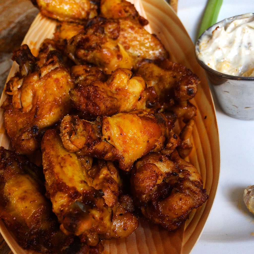 Ks_Hungry's tweet photo. #spicy chicken wings #pub classic #londonfood #pubgrub https://t.co/8mtMABgVqh