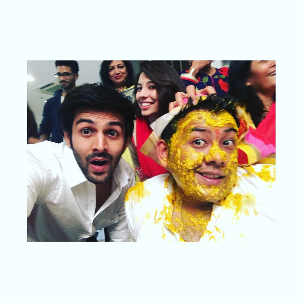 TheAaryanKartik's tweet photo. Childhood friend getting married 
Sorry .. Nahi bacha paaya 🐶😂 https://t.co/qbz5G0WzUC