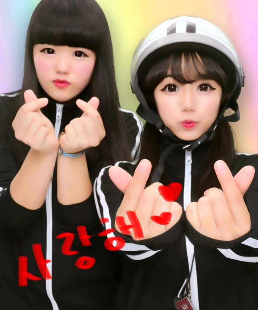 __suapop's tweet photo. 試験まで１週間切った。
皆さんのご好意に誓って残り少しあがきます。💪!!!
落ちたらもう出てこれんまじで😱
さて、勉強に戻ります👮✨

#こええええよぷりくらこええよ美化とかじゃなくて顔ちゃうやんか 
#面影なっしんぐ https://t.co/EXRyOahHjD