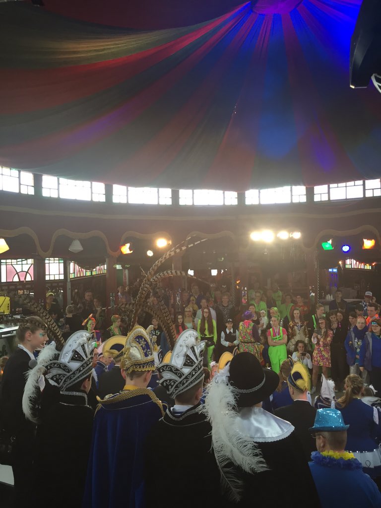 Blaoskoppenmiddag wordt fantastisch! Wi'j wiest ow samen scorend de weg! #leutekum