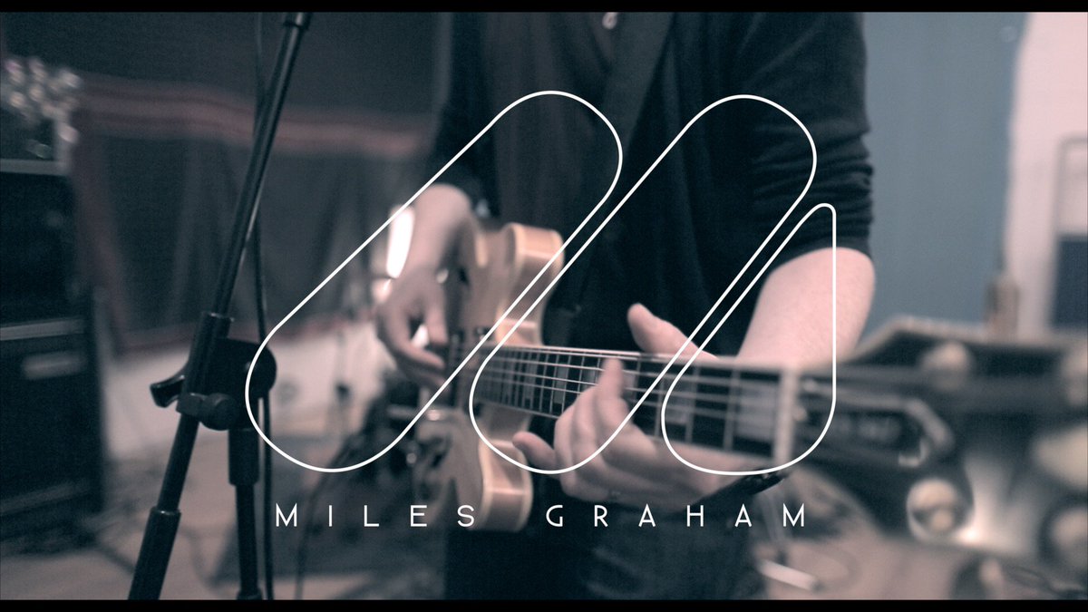 IAM_MILESGRAHAM's tweet photo. Yup! Someone kindly gave me a nice guitar to play #newlivemusicvideos #screenshots #gibson tank U sir #gavinglass https://t.co/7iL3bTVBjm