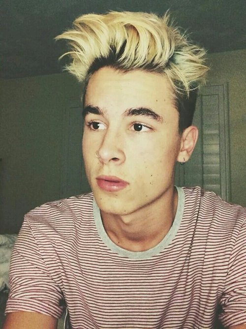 ImLisaFor's tweet photo. Kian Lawley https://t.co/9DzCPlbZX1