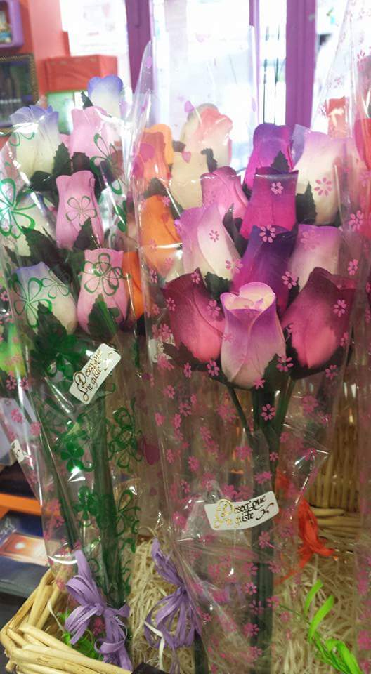 BoticaAlcorcon's tweet photo. ESTE AÑO DISELO CON FLORES!!! 2 euros EL RAMO DE ROSAS PERFUMADO!!! https://t.co/e5E2FyinzD