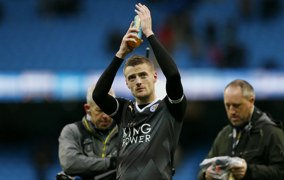 marca's tweet photo. Vardy, el goleador de la condicional del Leicester. En 2012 jugaba en Regional... https://t.co/khtEHXKUSF https://t.co/OIFRenATET