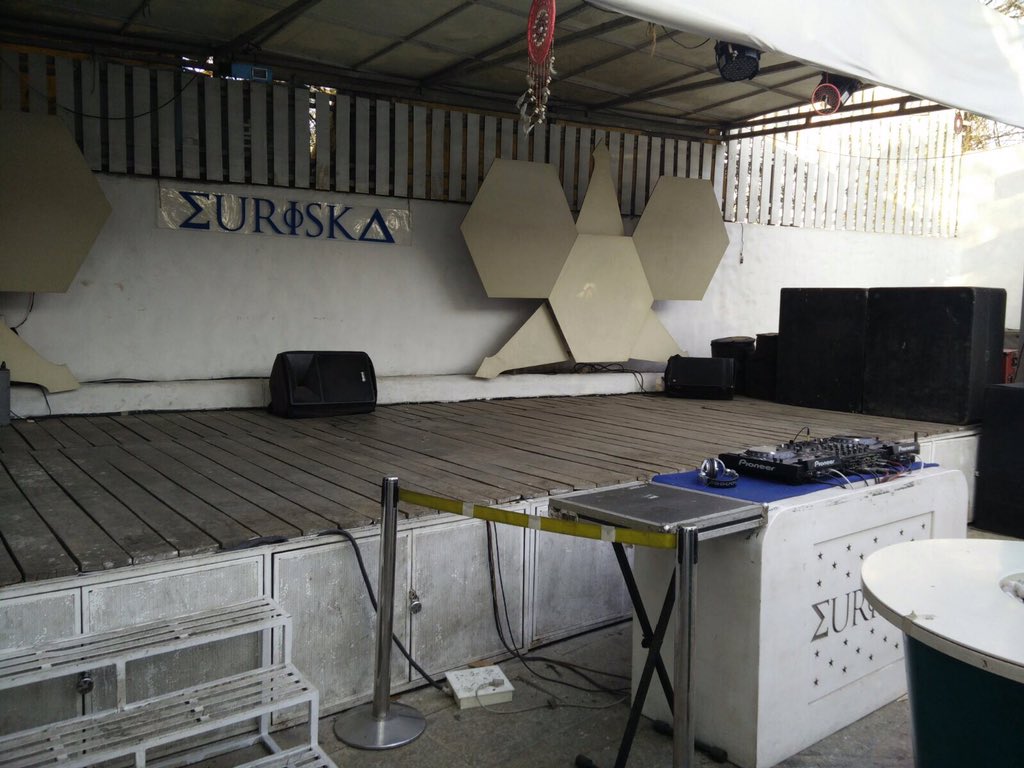 EuriskaIndia's tweet photo. The decks are revved for the #Sleepless tonight! @djankytrixx and #MoonRootsProject, party starts 6 PM! https://t.co/lCerjiEDCb