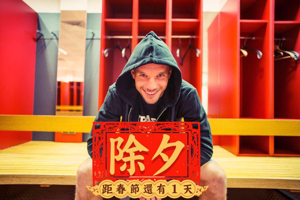 Podolski10's tweet photo. Best wishes for everyone in the year of Monkey. Hopefully you have a good New Year dinner with your family tonight!🐵 https://t.co/Yr1vTtSOlY