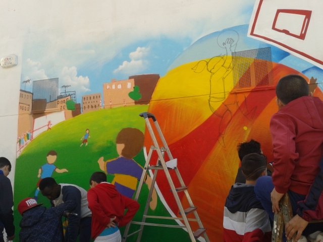 bbdespiertos's tweet photo. Crece el #graffiti en #Moreras para el cuidado y el arreglo de las pistas deportivas. #poderPopular https://t.co/XnT2c9DUQz