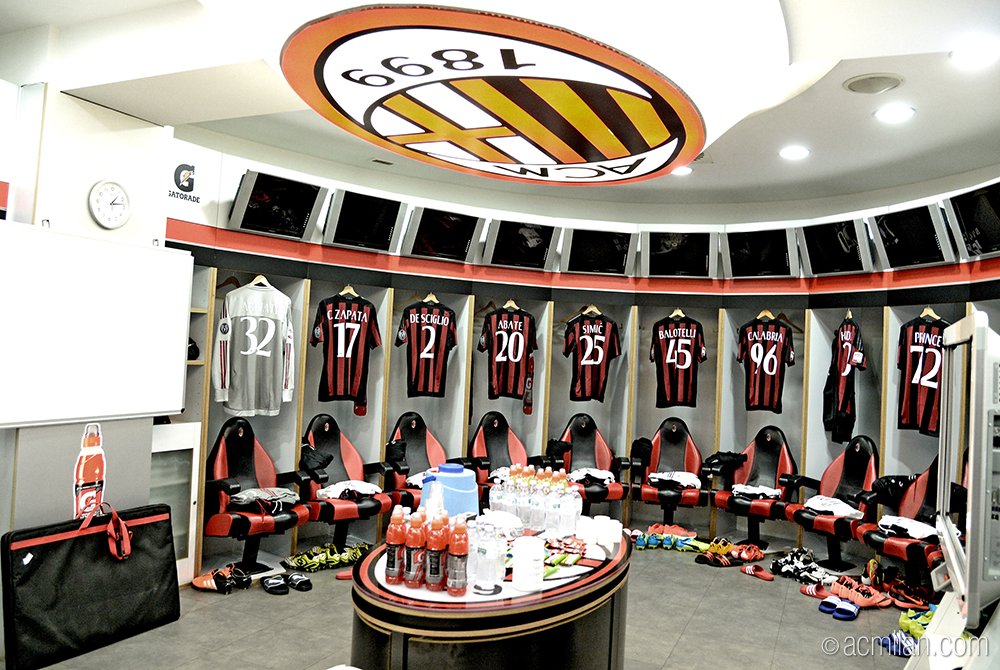 acmilan's tweet photo. Take a look inside the red&amp;black locker room! #MilanUdinese https://t.co/pRjhHNip9F