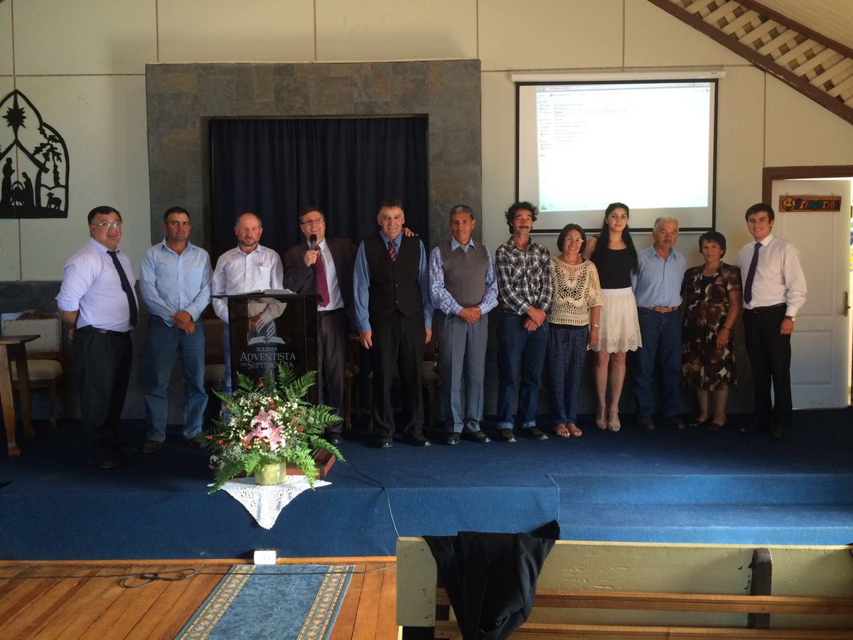 asuraustral's tweet photo. Pr @DiegoaMedinal, distrito Carahue, junto a lideres en presentación oficial y preparación para Semana Santa 2016. https://t.co/aXRFOtQTnb