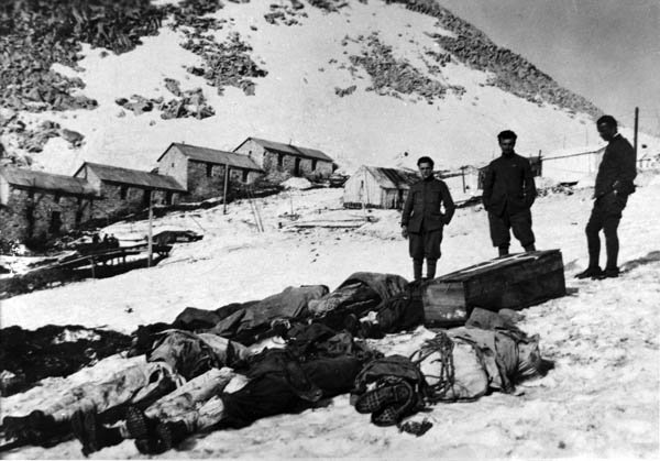 GGpiu100's tweet photo. "Quel che più secca è la morte stupida che si fa" Voci dalla #GuerraBianca -> https://t.co/hMdmva7pUR #GrandeGuerra https://t.co/LegkqpdtZK