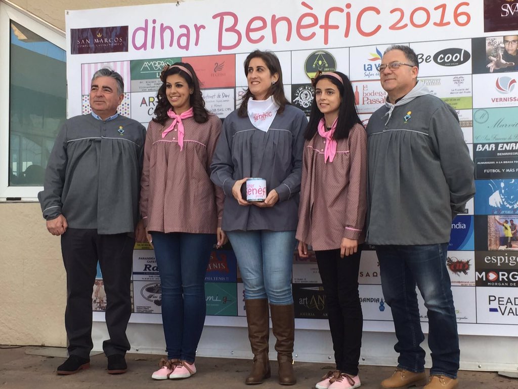 falles_Gandia's tweet photo. El dinar Benèfic té lloc avuí , organitzat per Maure Fallera Major junt a la seua Cort d' Honor. #fallesGND2016 https://t.co/dR7inHVQ42