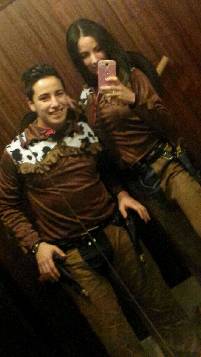 BorjaNates's tweet photo. Carnavales de Laredooo 2016!!! #1/4 ♡♡♡♡ @rey_valeria https://t.co/iqoXpED8st