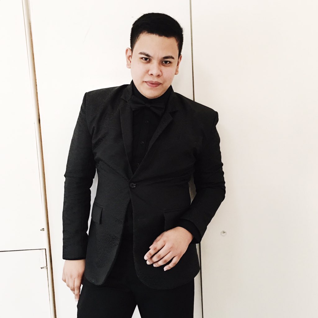 CollinSunga's tweet image. White x Silver x Black x Blue 💎✨ #samebowtie