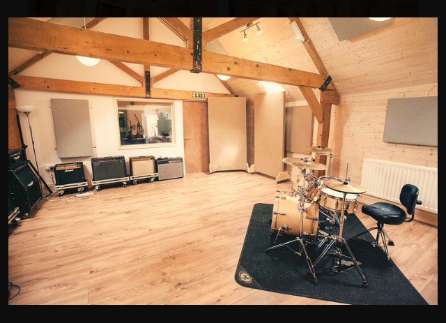 Can't wait to lay down some tunes in the gorgeous Brighton Road Studios today with producer Ali Gavan :)