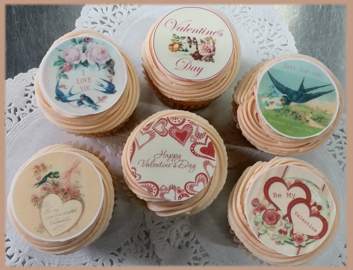 CakeDecorDerby's tweet photo. just a few slots left for Valentines cupcake orders! Personalise yours  4 someone special. https://t.co/wnqvBRrXfj https://t.co/5wgkO4Gmad