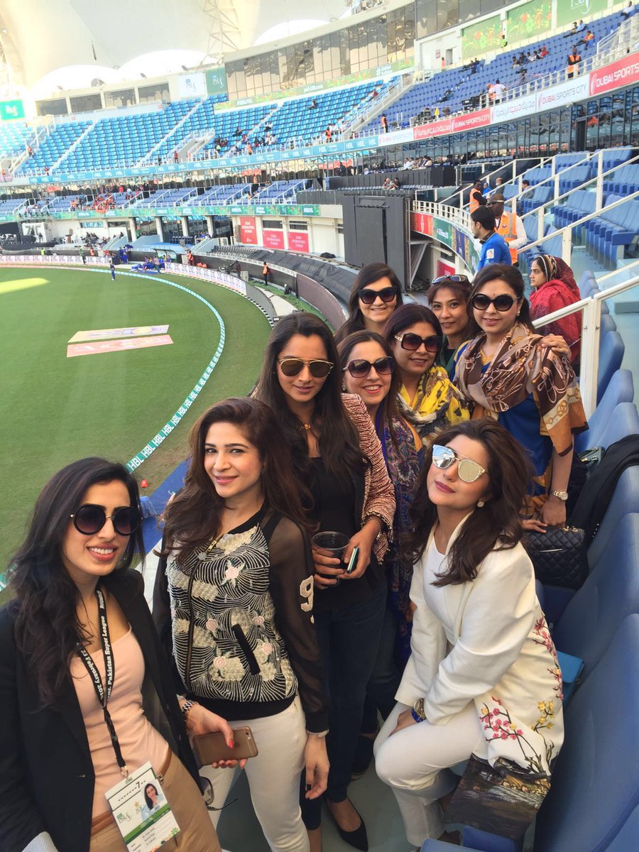 starfans2's tweet photo. . @MirzaSania With Showbiz Stars In Dubai Intl Cricket Stadium To Support #KarachiKings

#KarachiDharayGa #HBLPSL https://t.co/OduvzPnNl2