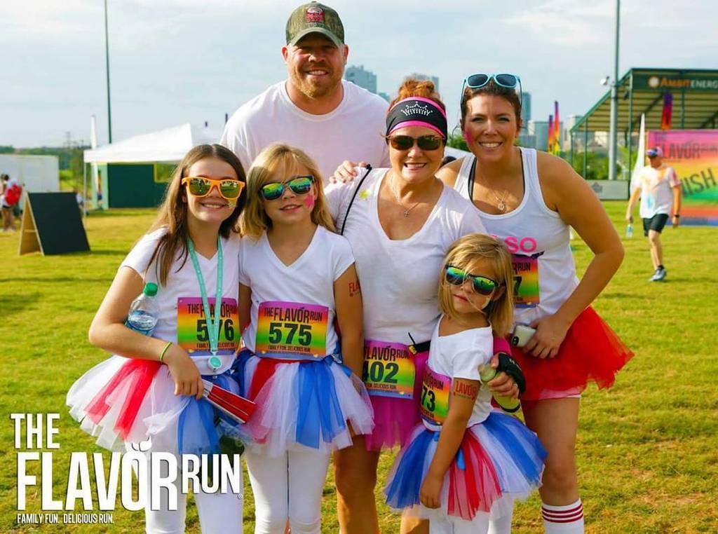 FlavorRun's tweet photo. I love Flavor Family photos! Who is running with their family this year? #countdowntoraceday #familyfun #qualitytim… https://t.co/wqgJOO3EI2