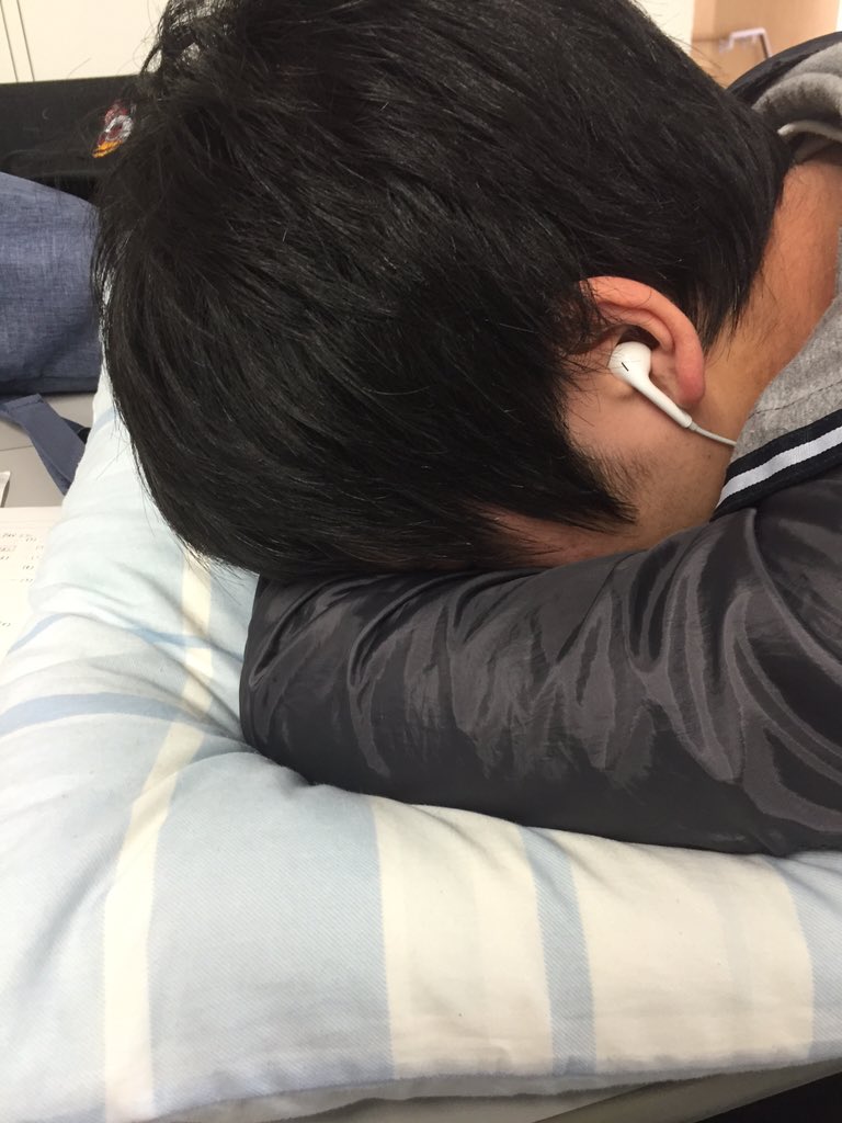 saya23jsb's tweet photo. @laCanpanella273 
昼寝 https://t.co/G8D8ujEOTM