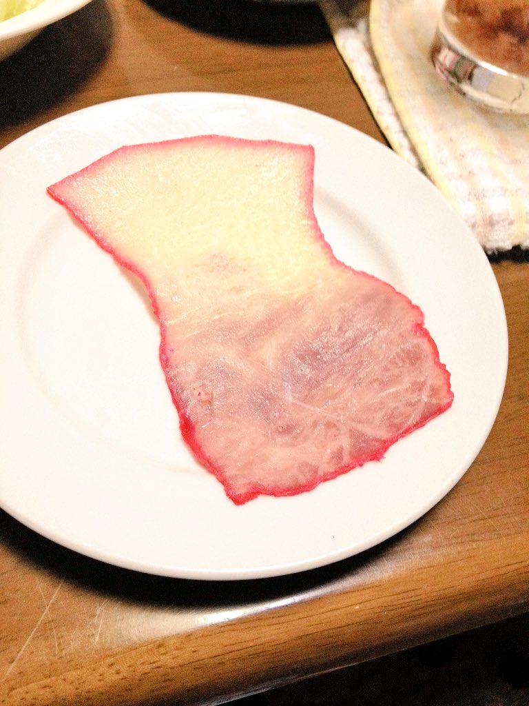 sk03Ds17's tweet photo. クジラ🐳美味い1枚しか食わせてくれない💀 https://t.co/hP7XDruhlY