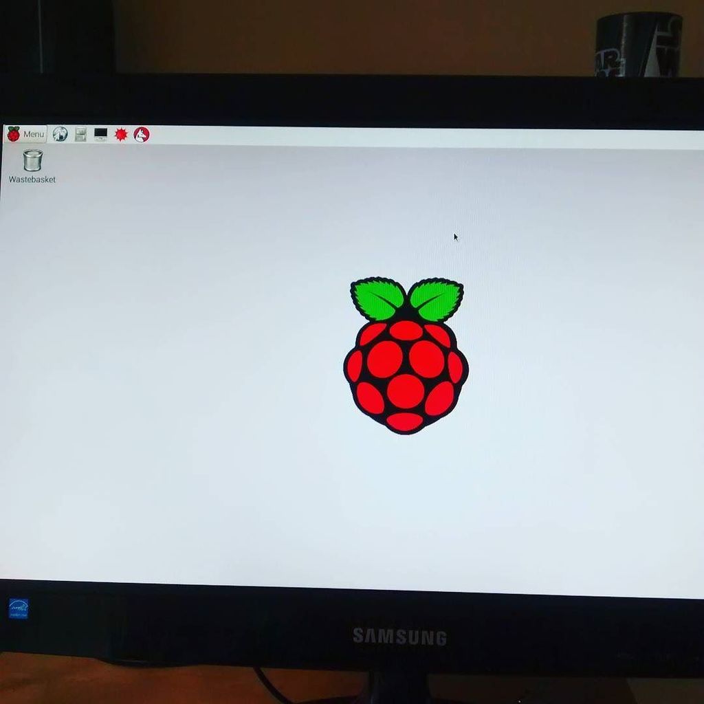 Insta_RaspPi's tweet image. ift.tt/1SC5VJb - OS installed! #PiFun #raspberrypi by mookiif1 @ ift.tt/1SWjUYC