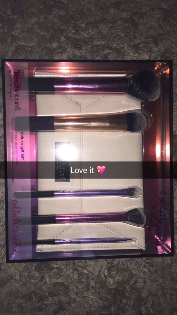 mahmuda_97's tweet photo. Finally bought #RealTechniquesBrushes #CrueltyFree 😍🙌 https://t.co/UcDUndXoRm