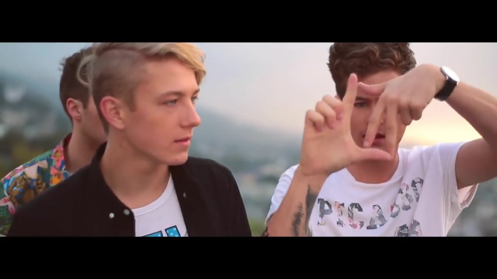 niallgreycuro's tweet photo. @soundslikeWAT @BrockJays @TyroneGWAT @Howelly123 @iamwadesmith I really love your new song ♡大好き♡ #whatabouttonight https://t.co/zGNZm4iDd6
