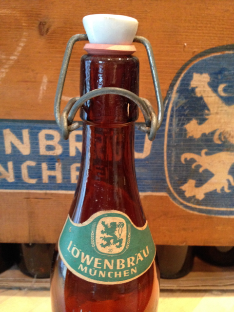 extractzcom's tweet photo. Came across an olde case of Lowenbrau bottles. Wooden case, emblem on bothe sides! Fill  'er up. https://t.co/YXQxW6jaOY