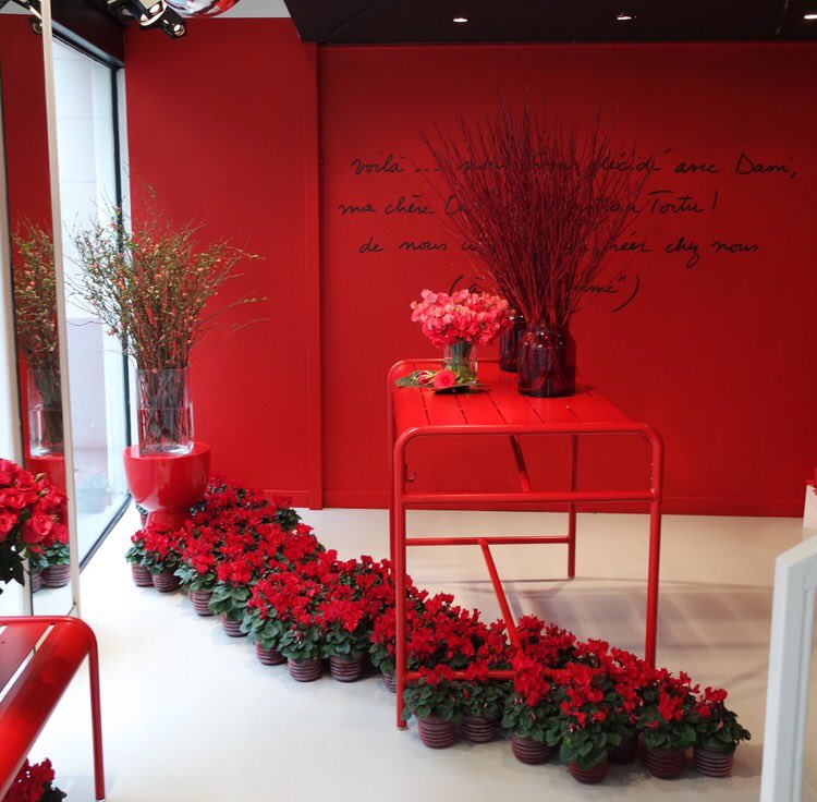 CathMichel13's tweet photo. Lancement de #RougeToutRouge, le concept chez @agnesbofficiel de et avec #Dani et #ChristianTortu https://t.co/QeG6Szyro3