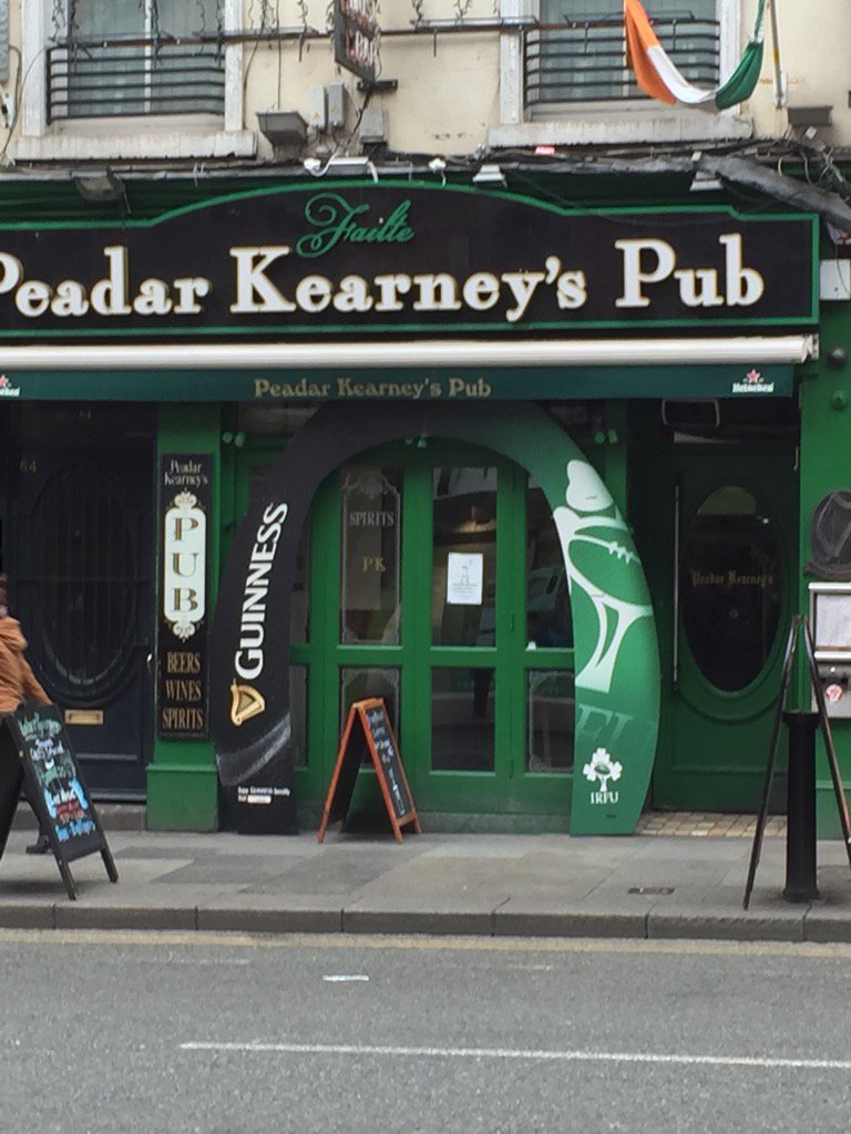 Armstrong_2012's tweet photo. Love the Guinness arches #guinness #6Nations #6nations2016 https://t.co/652S9uMe7t