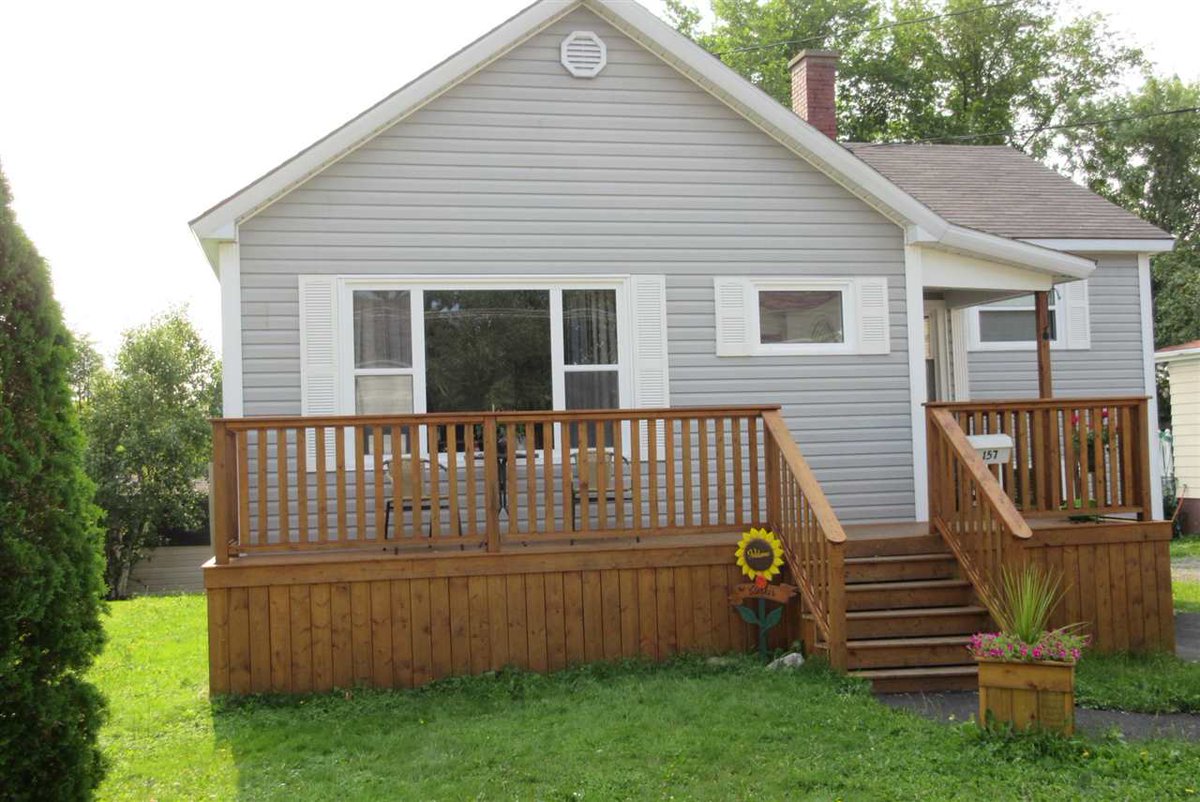 Looking for a move in ready home w/ 3 bdrms? Make your appointment to view this home today. rem.ax/1ZZyVZS