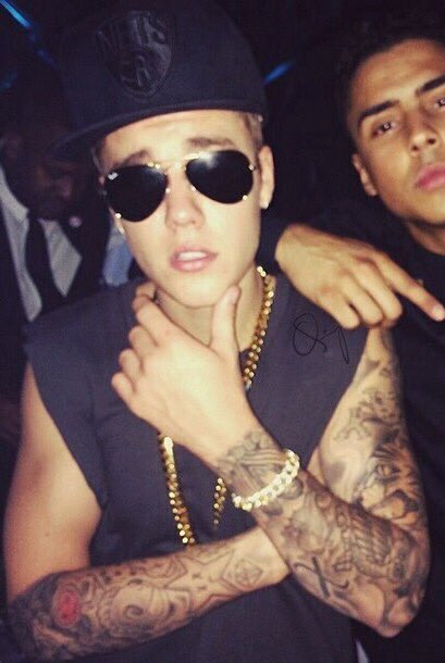 ssheriiine's tweet photo. Bizzle appreciation post #JBCTeam #PurposeWorldTour https://t.co/IAIw7RagR7