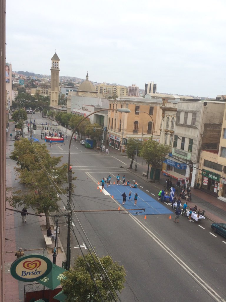 KenaAsencio's tweet photo. VALPO: Calles cerradas desde Av.Francia a Edwards x Av.Pedro Montt x realizarse calle del deporte. @sitiodelsuceso https://t.co/Wtjg9dDZtE