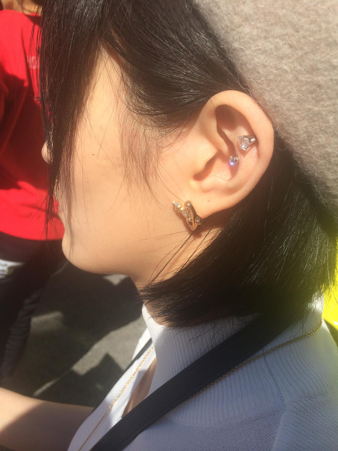 山本彩 情報ツイ A Twitter 高橋朱里 その後 彩ちゃんとも遭遇 喉大事なのに 凄い叫んでくれました 耳 可愛い T Co M26vazcjoo 山本彩 さや姉 Nmb48 Akb48 T Co Fy1nams8he