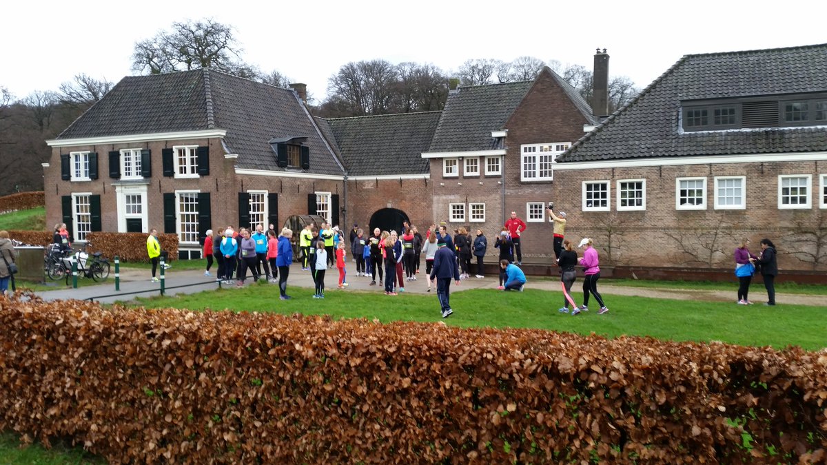 TwitWinter's tweet photo. 'Hit the Hill' vanmorgen bij #Parkloop #2 door Sonsbeek. Mooi rondje met flinke hoogtemeters! https://t.co/EIASPhu0VR