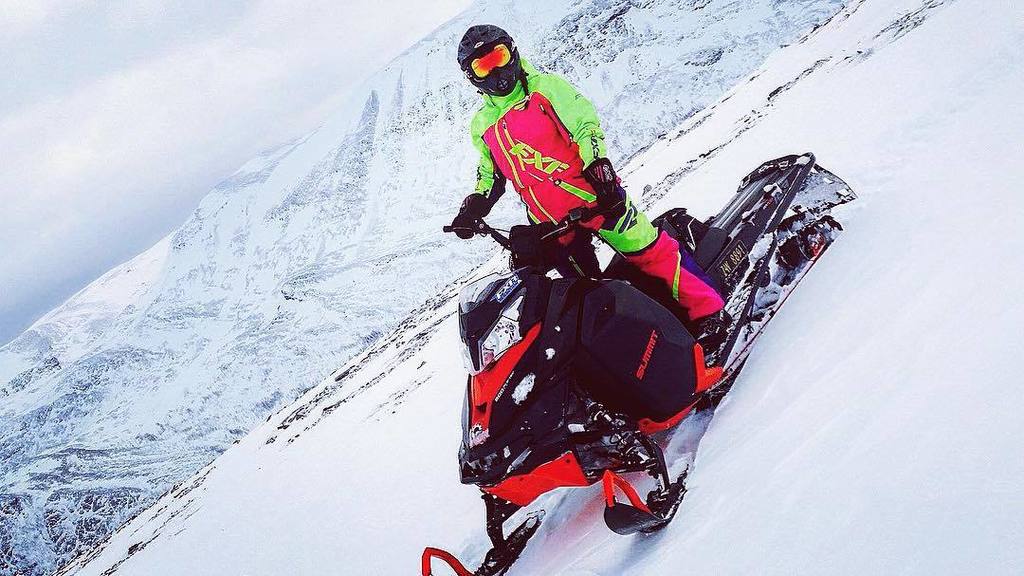 SnowmobileFotos's tweet photo. #Snowmobile Foto: By Instagram beatepuus https://t.co/bRowsomBWw Great weekend 🙌🏻😍 #skidoo #summit #fxr #drzipe #n… https://t.co/sapM3ELbO9