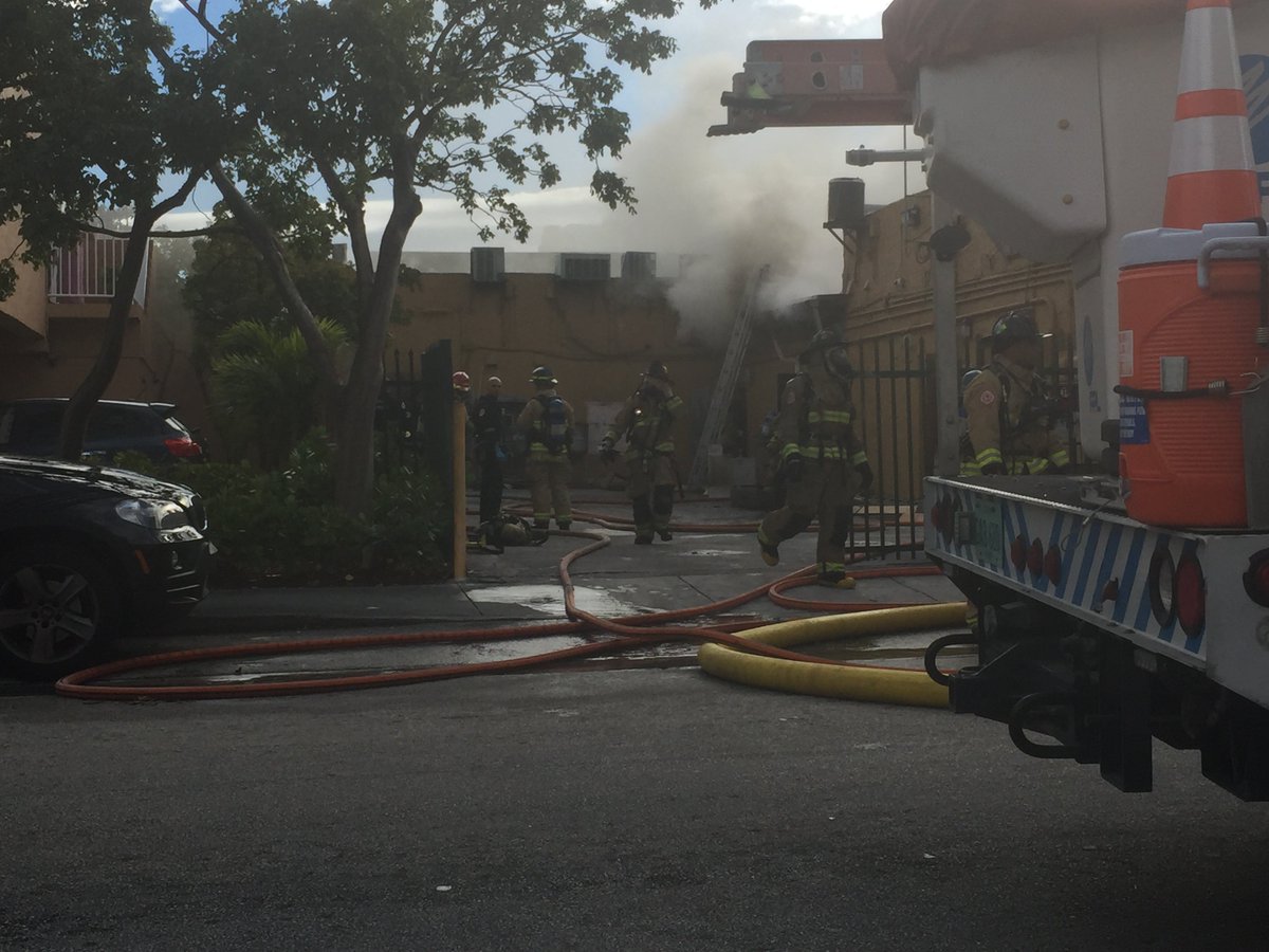 BREAKING: Miami Fire Rescue working on strip mall fire on SW 8th St and 12th Ave. Watch local 10 for latest info. https://t.co/LO0TKSR436