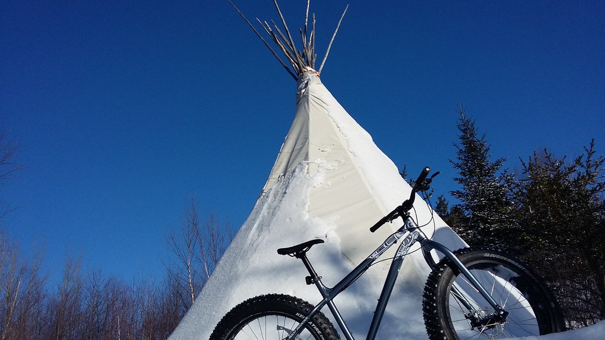 mahikanrace's tweet photo. Soleil, froid (-21) et #FatBike !!! #MahikanRace #Roberval #FatCross c'est ce matin!!! 
Quel bonheur! https://t.co/aLSgR3MH89