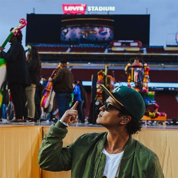 AllPopMusicCrew's tweet photo. Bruno Mars confirms #SuperBowl performance. https://t.co/3lKICAniMp