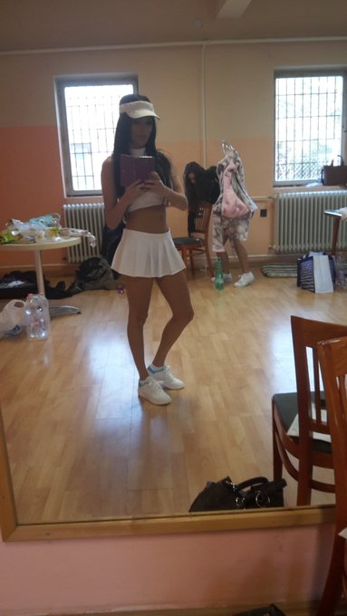2 pic. Let's play Tennis @dorcel #Budapest https://t.co/BdFu6TaJa9