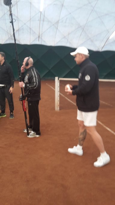 3 pic. Let's play Tennis @dorcel #Budapest https://t.co/BdFu6TaJa9