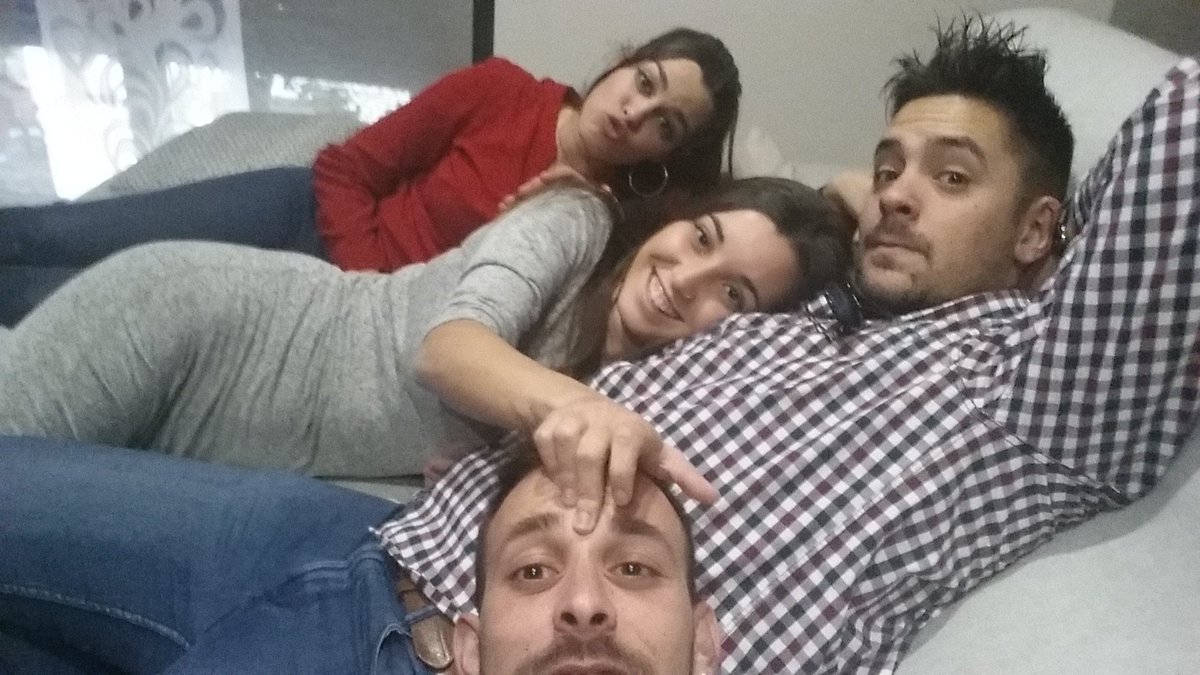 5df7c81961d54ea's tweet photo. Después d una comida en FBI,ahora toca tarde d relax,tin quieres un machaquito? 😂😂😂 https://t.co/S8Hb2v5w8a
