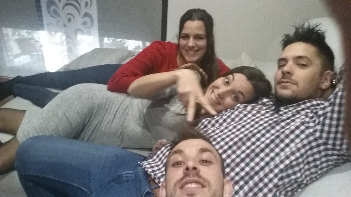 5df7c81961d54ea's tweet photo. Después d una comida en FBI,ahora toca tarde d relax,tin quieres un machaquito? 😂😂😂 https://t.co/S8Hb2v5w8a