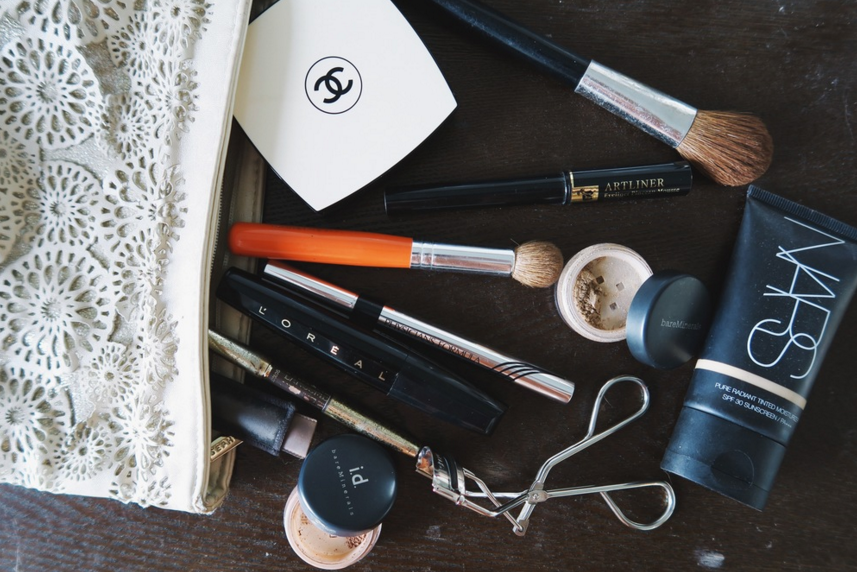 Spotted in @conflictedbeauty’s makeup bag our Physicians Formula Eye Booster 2-in-1 Lash Boosting Eyeliner.