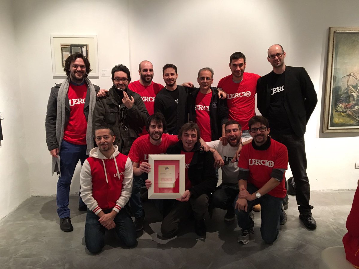 Abbiamo da poco ricevuto il Premio Satira della Fondazione Carnevale di Viareggio. Gioite co noi <3!