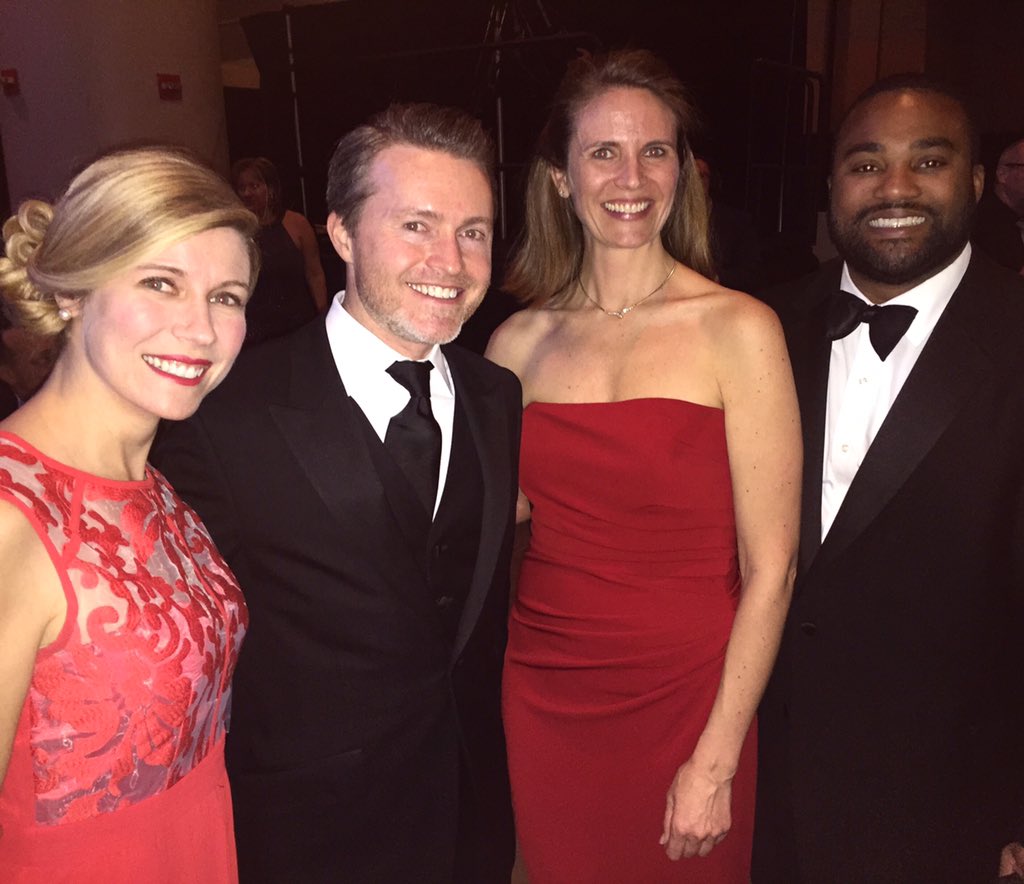 LoveDSM's tweet photo. .@desmoinesmetro and @dmartsfestival team photo at #bravodsm. #PartnershipRED #seizedesmoines @BrwnSugarBowtie https://t.co/XRVzFjGblL