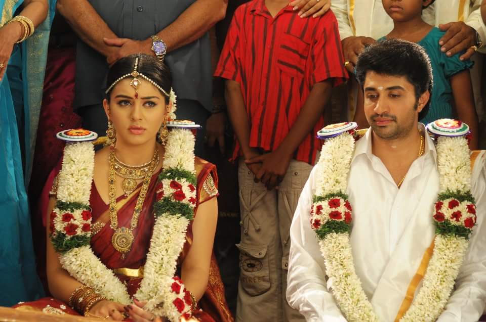 ActorVibu's tweet photo. With @ihansika in #OkOk ☺ #Nostalgic @rajeshmdirector @Udhaystalin @arya_offl https://t.co/yiCbARveY5